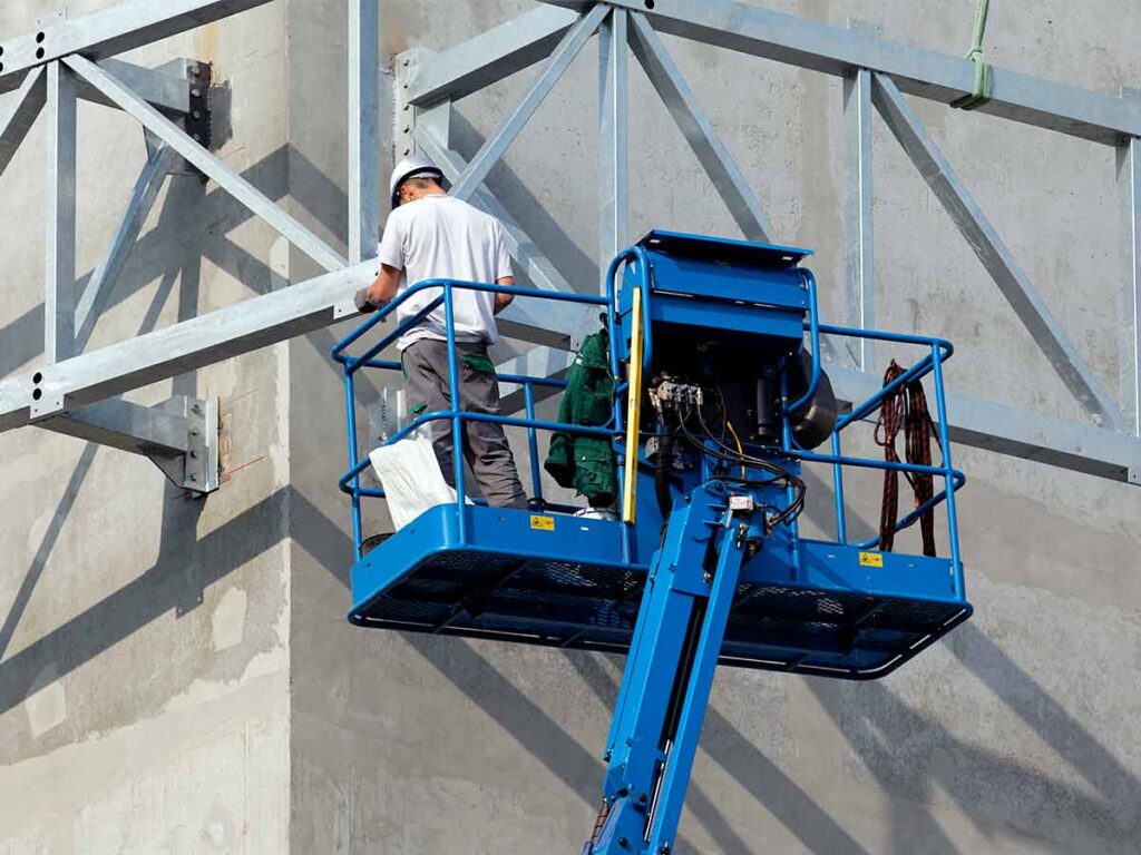 mantenimiento estructuras metálicas verano limpieza operario